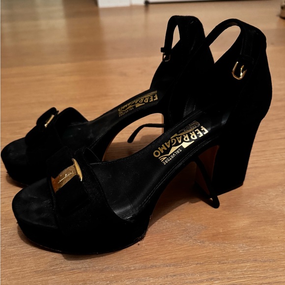 Black Suede pump shoes Salvatore Ferragamo
9B size - Picture 2 of 6